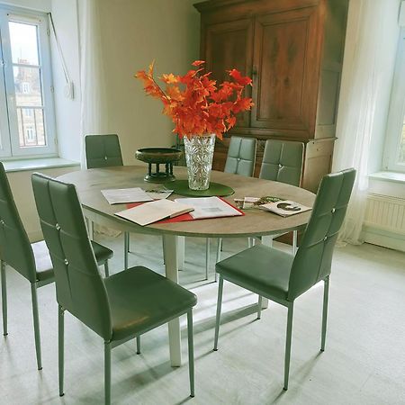 דינאן Les Appartements Du Marche מראה חיצוני תמונה