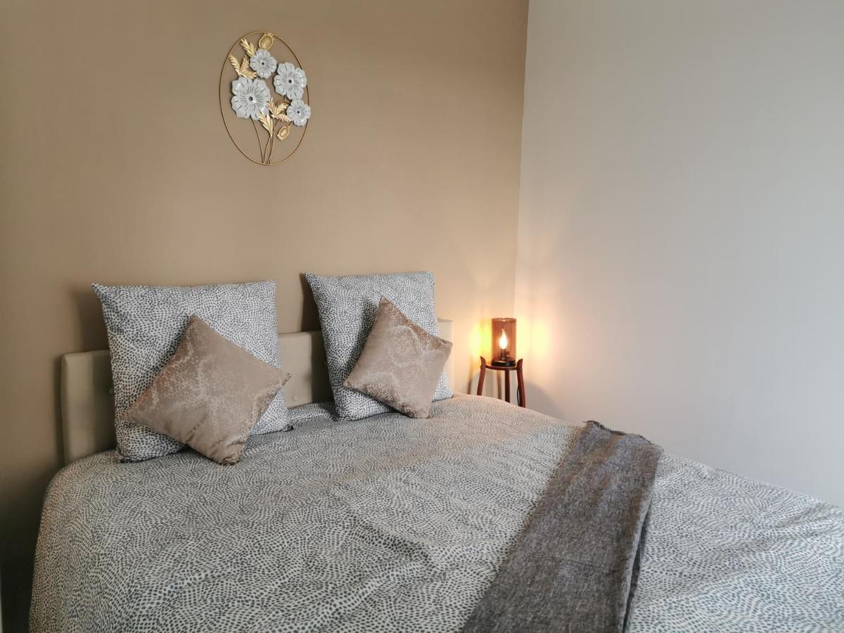 דינאן Les Appartements Du Marche מראה חיצוני תמונה