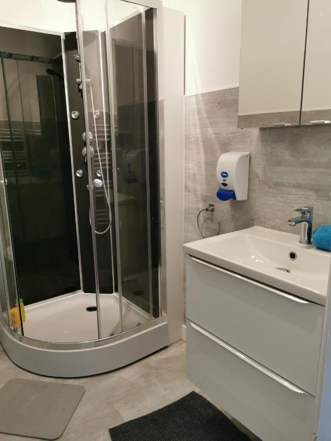 דינאן Les Appartements Du Marche מראה חיצוני תמונה